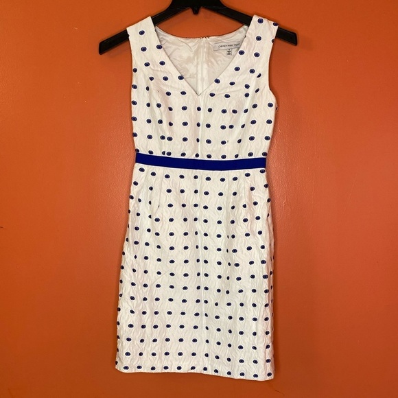 ⭐️Reposh⭐️ CARMEN MARC VALVO Size 4
White Blue Polka Dot Embroidered Dress - Picture 4 of 10